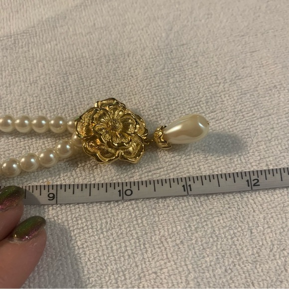 Avon “Sommerset Collecton”  Pearl Necklace with Gold Floral Accent NIB - Picture 3 of 7